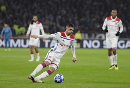 他用自己极 他用自己极